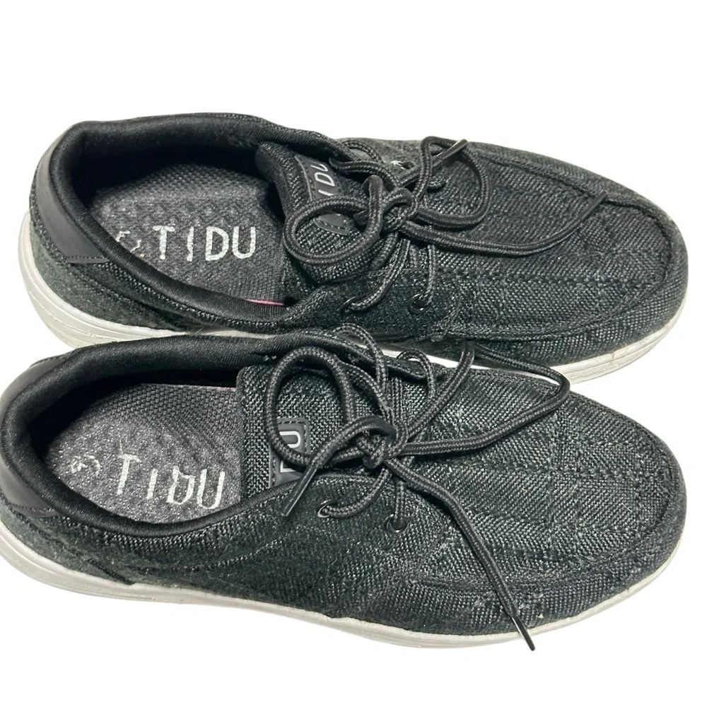 TIDU Black Lace-Up Sneakers – Women’s Size 7 (EU 37)